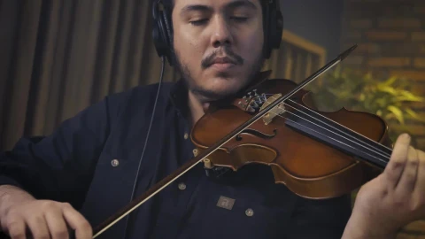 Free Video Stock Skilled Violinist Playing In A Recording Studio Live Wallpaper - Free Live Wallpaper