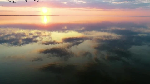 Free Video Stock Skyline At Sunset Reflected In The Sea Live Wallpaper - Free Live Wallpaper
