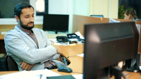 Free Video Stock Sleepy Man During Working Hours In The Office Live Wallpaper - Free Live Wallpaper
