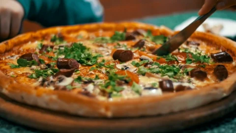 Free Video Stock Slicing A Freshly Baked Pizza Live Wallpaper - Free Live Wallpaper