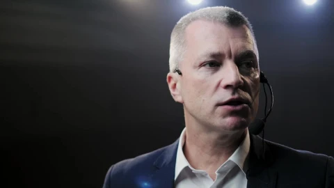 Free Video Stock Slow Motion Portrait Of A Lecturer Speaking Live Wallpaper - Free Live Wallpaper