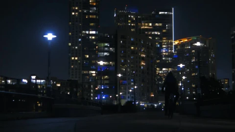 Free Video Stock Slow Tour Of A Park In A City At Night Live Wallpaper - Free Live Wallpaper