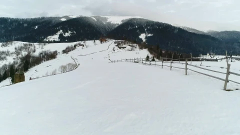 Free Video Stock Slowly Going Down A Snowy Slope On A Mountain Live Wallpaper - Free Live Wallpaper