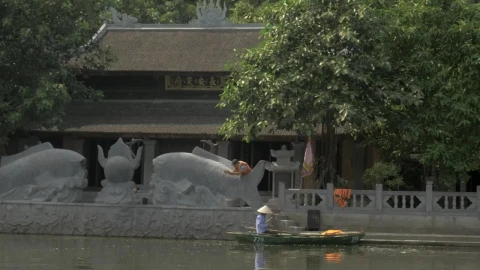 Free Video Stock Small Boat In A Hanoi River Live Wallpaper - Free Live Wallpaper