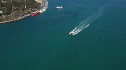 Free Video Stock Small Boat Moving Quickly Live Wallpaper - Free Live Wallpaper