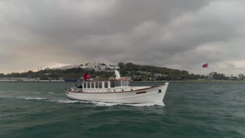 Free Video Stock Small Boat Sailing Before A Storm Live Wallpaper - Free Live Wallpaper