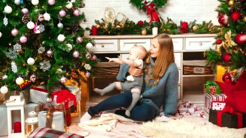 Free Video Stock Small Family Gathering At A Christmas Tree Live Wallpaper - Free Live Wallpaper