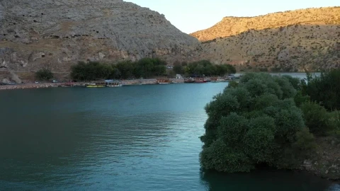 Free Video Stock Small Fishing Boats Along A River Live Wallpaper - Free Live Wallpaper