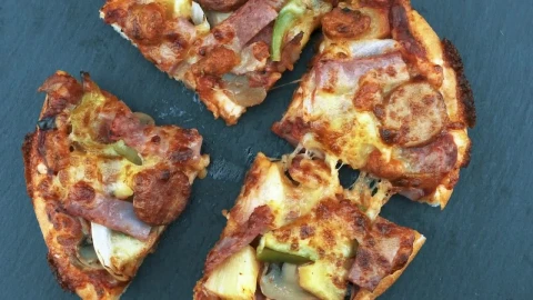 Free Video Stock Small Pizza Cut Into Four Live Wallpaper - Free Live Wallpaper