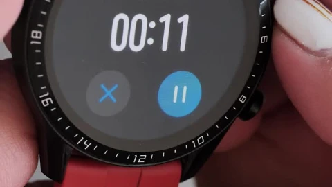 Free Video Stock Smart Watch With Timer Held By A Woman Live Wallpaper - Free Live Wallpaper