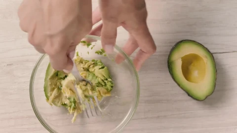 Free Video Stock Smashing Avocado In A Bowl Live Wallpaper - Free Live Wallpaper