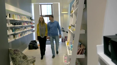 Free Video Stock Smelling Perfumes In A Town Shop Live Wallpaper - Free Live Wallpaper