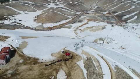 Free Video Stock Snow Covered Mountains At A Ski Resort Live Wallpaper - Free Live Wallpaper