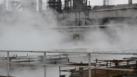 Free Video Stock Snow Melting From A Factory Roof Live Wallpaper - Free Live Wallpaper
