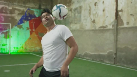 Free Video Stock Soccer Freestyler Doing Skillful Tricks With The Ball Live Wallpaper - Free Live Wallpaper