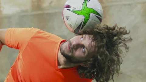 Free Video Stock Soccer Player Juggling A Ball With His Head Live Wallpaper - Free Live Wallpaper