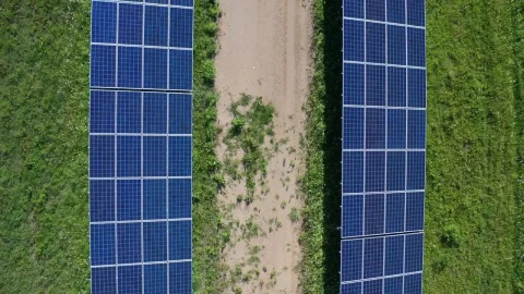Free Video Stock Solar Panels In A Field Live Wallpaper - Free Live Wallpaper