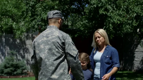 Free Video Stock Soldier Departure From The Family Live Wallpaper - Free Live Wallpaper