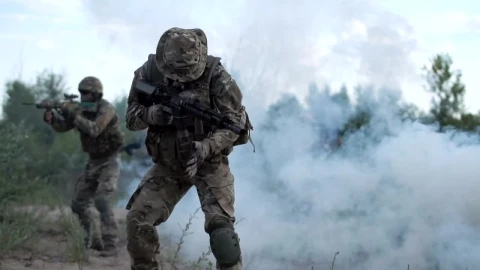 Free Video Stock Soldier Getting Shot On The Battlefield Live Wallpaper - Free Live Wallpaper