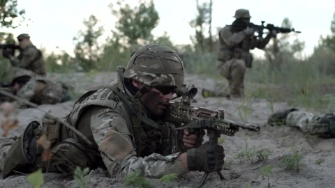 Free Video Stock Soldier Giving Instructions On The Field Live Wallpaper - Free Live Wallpaper