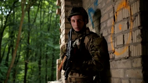 Free Video Stock Soldier Moving Into An Area Live Wallpaper - Free Live Wallpaper