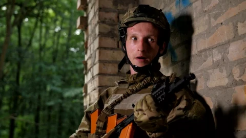 Free Video Stock Soldier Preparing To Clear A Room Live Wallpaper - Free Live Wallpaper