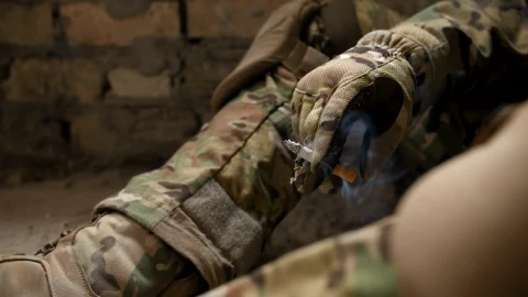 Free Video Stock Soldier Smoking In A Building Live Wallpaper - Free Live Wallpaper