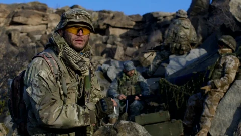 Free Video Stock Soldier Smoking Watching To The Distance Live Wallpaper - Free Live Wallpaper