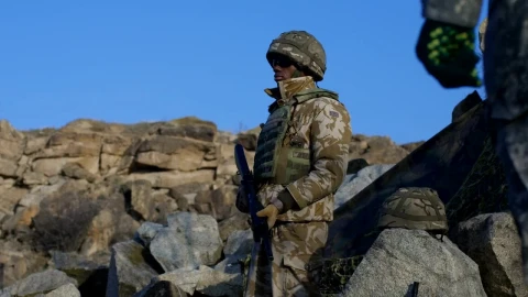 Free Video Stock Soldier Standing In The Countryside Live Wallpaper - Free Live Wallpaper