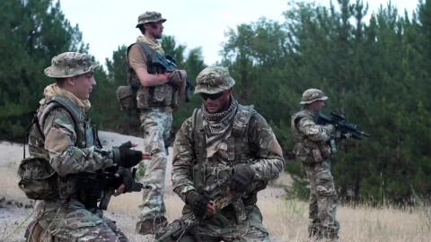 Free Video Stock Soldiers Checking The Strategy On The Map Live Wallpaper - Free Live Wallpaper