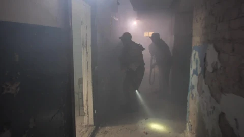Free Video Stock Soldiers Clearing A Room With A Grenade Live Wallpaper - Free Live Wallpaper