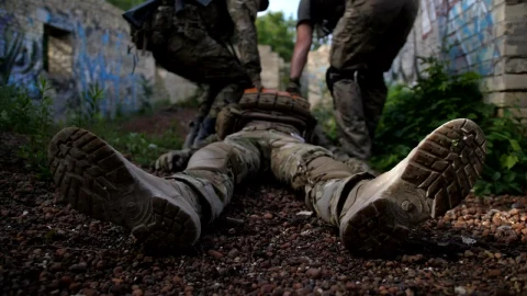 Free Video Stock Soldiers Drag A Wounded Man Live Wallpaper - Free Live Wallpaper
