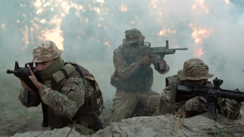 Free Video Stock Soldiers In The Middle Of A War Zone Live Wallpaper - Free Live Wallpaper