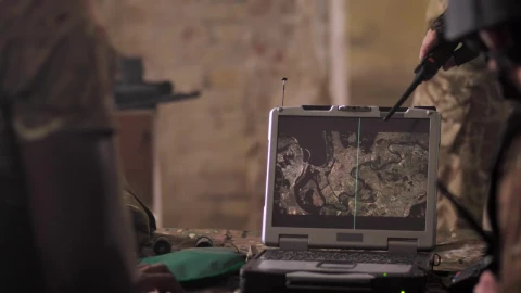 Free Video Stock Soldiers Looking At A Map Live Wallpaper - Free Live Wallpaper