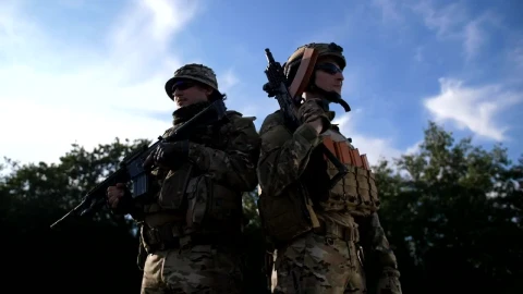 Free Video Stock Soldiers Standing With Rifles Live Wallpaper - Free Live Wallpaper