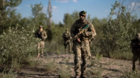 Free Video Stock Soldiers Troop Walking And Posing On The Field Live Wallpaper - Free Live Wallpaper