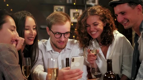 Free Video Stock Some Friends Looking At A Cell Phone In A Bar Live Wallpaper - Free Live Wallpaper