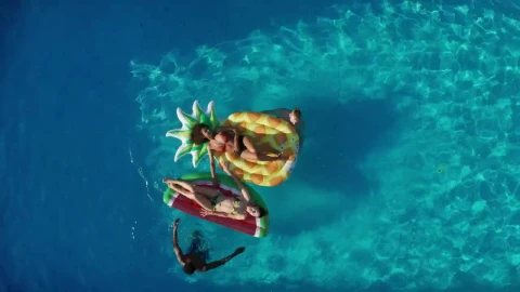 Free Video Stock Spinning In A Swimming Pool Live Wallpaper - Free Live Wallpaper