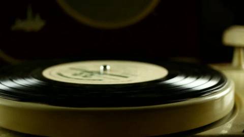 Free Video Stock Spinning Vinyl On A Vintage Turntable Live Wallpaper - Free Live Wallpaper