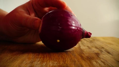 Free Video Stock Splitting A Purple Onion In Half Live Wallpaper - Free Live Wallpaper