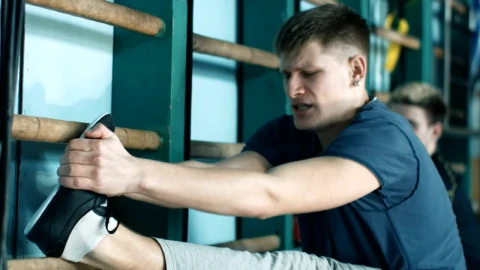 Free Video Stock Sportsman Stretching In The Gym Live Wallpaper - Free Live Wallpaper