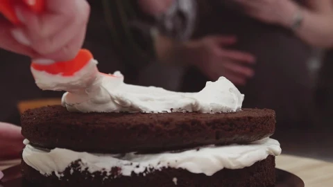 Free Video Stock Spreading Cream On A Chocolate Cake Live Wallpaper - Free Live Wallpaper