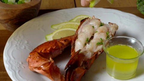 Free Video Stock Squeezing Lemon On Seafood Live Wallpaper - Free Live Wallpaper