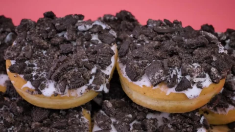 Free Video Stock Stacking A Tower Of Donuts With Cookie Chunks Live Wallpaper - Free Live Wallpaper