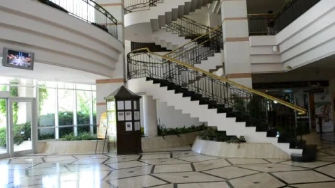 Free Video Stock Stairs Heading Up Through A Large Hotel Live Wallpaper - Free Live Wallpaper