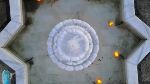 Free Video Stock Star Shaped Fountain In The Center Of A Garden Live Wallpaper - Free Live Wallpaper