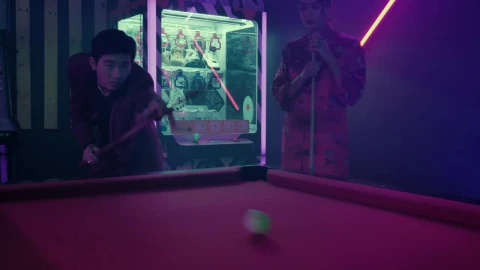 Free Video Stock Starting A Game Of Pool In A Game Room Live Wallpaper - Free Live Wallpaper