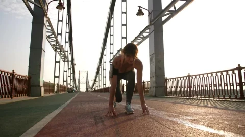 Free Video Stock Starting To Sprint Along A Bridge Live Wallpaper - Free Live Wallpaper
