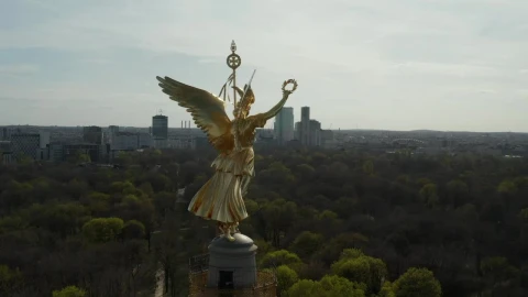 Free Video Stock Statue Of A Golden Angel On A Tower In Berlin Live Wallpaper - Free Live Wallpaper