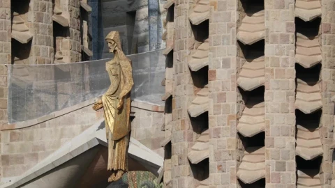 Free Video Stock Statue Of Christ Located On The Facade Of The Temple Live Wallpaper - Free Live Wallpaper